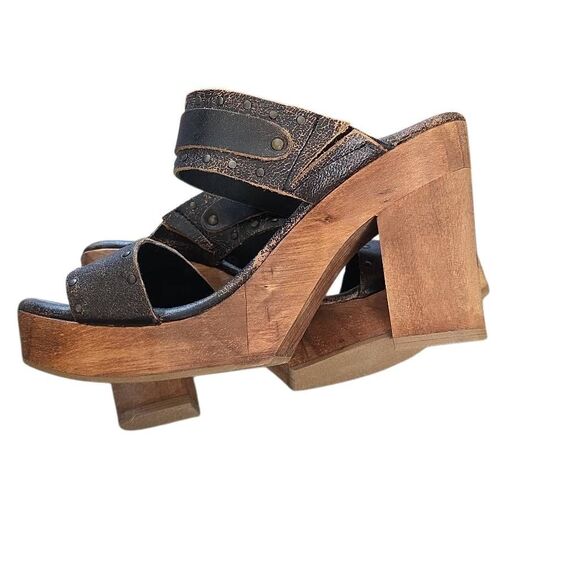 Sbicca Women's Size 7 Brown Distressed Leather Wood Western Style Heels - Picture 3 of 5